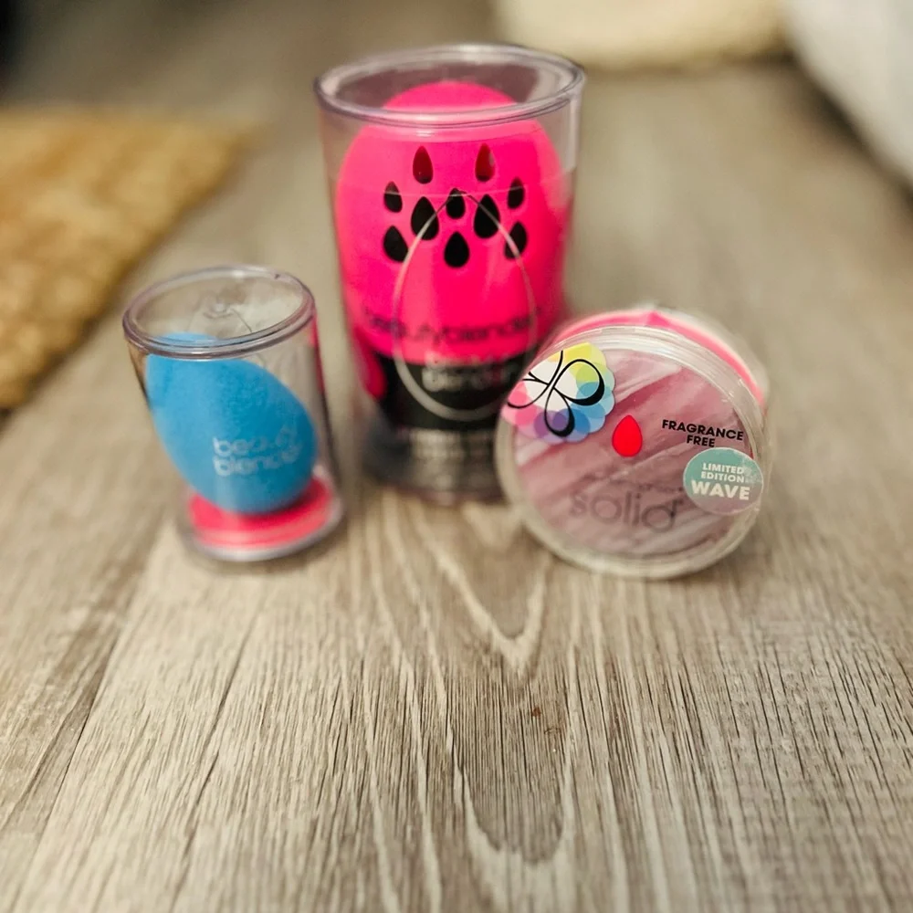 Beauty Blender Bundle - Blender, Case, & Cleanser